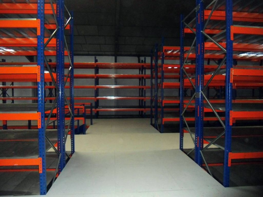 Acquisizioni scaffalature metalliche a Como