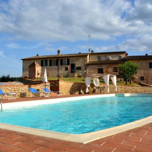 AGRITURISMO CON PISCINA ASCIANO