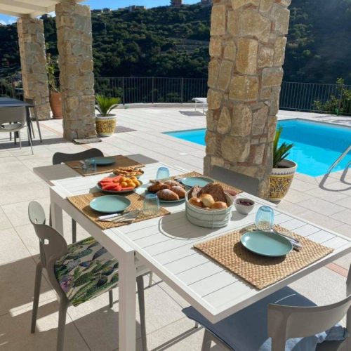 Residence con piscina a Brolo