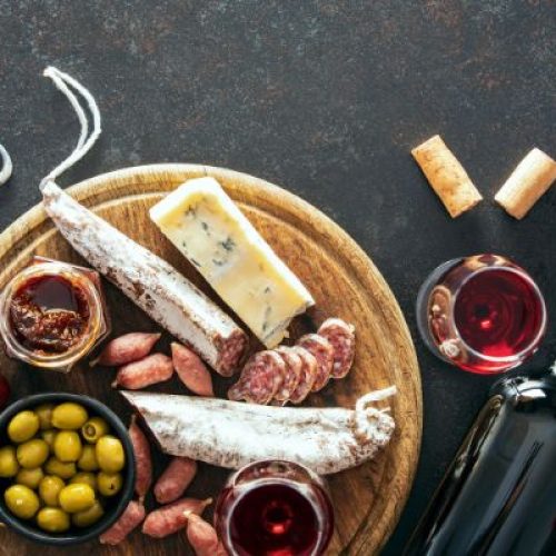 Dove fare un aperitivo con tagliere a Menfi: l’esperienza perfetta