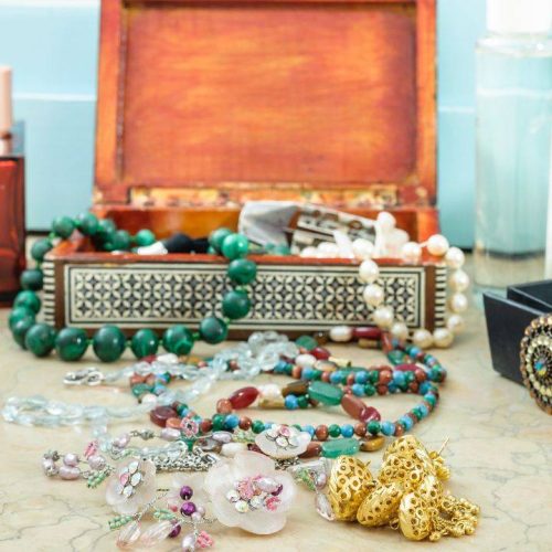Bigiotteria Donna e Uomo a Genova: Accessori e Bellezza per Ogni Stile