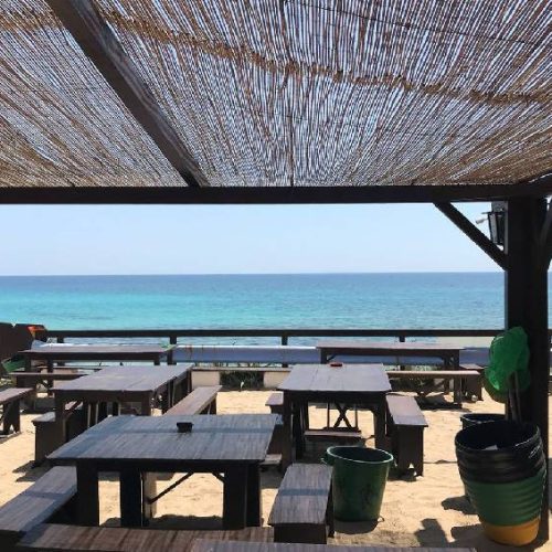 Locale in spiaggia con musica a Taranto