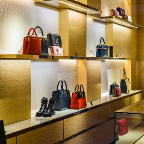 Scopri un esclusivo outlet di borse e accessori firmati a Barcellona Pozzo di Gotto
