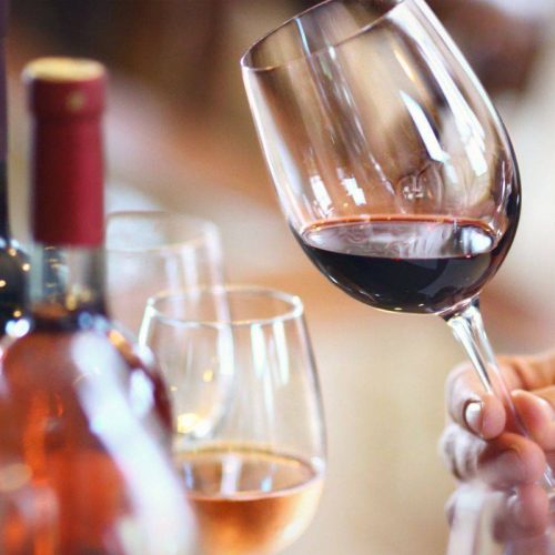 Agriturismo con Degustazione Vini e Piscina a Olbia: Un Rifugio di Relax e Sapori in Sardegna