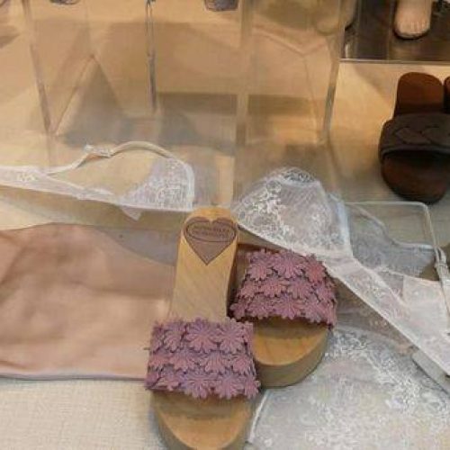 Abbigliamento donna moda mare a Pietrasanta