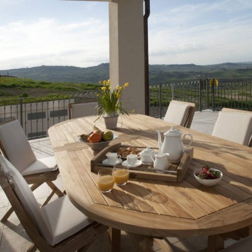 Appartamenti con vista sulla piscina ad Alba