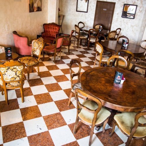 Cocktail bar con tavoli all’esterno a Castelfranco Veneto