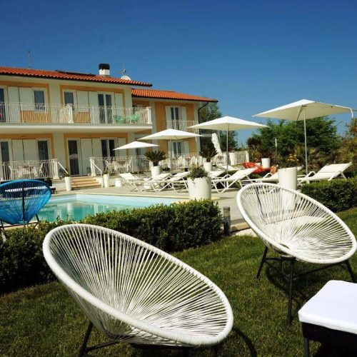 Residence con piscina a Cossignano