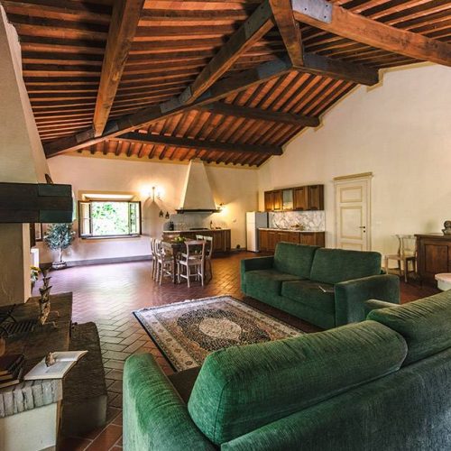 Agriturismo con piscina e solarium in Toscana